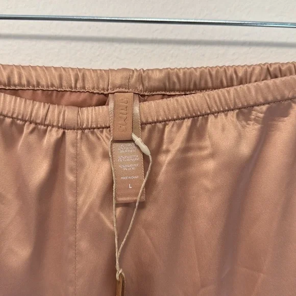 Skims Woven Shine Satin Lounge
Pants Pink Sand - Picture 2 of 3